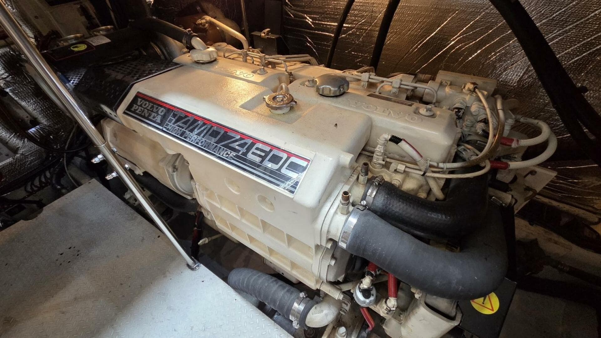 2000 Cruisers Yachts 4450 Express Motor Yacht