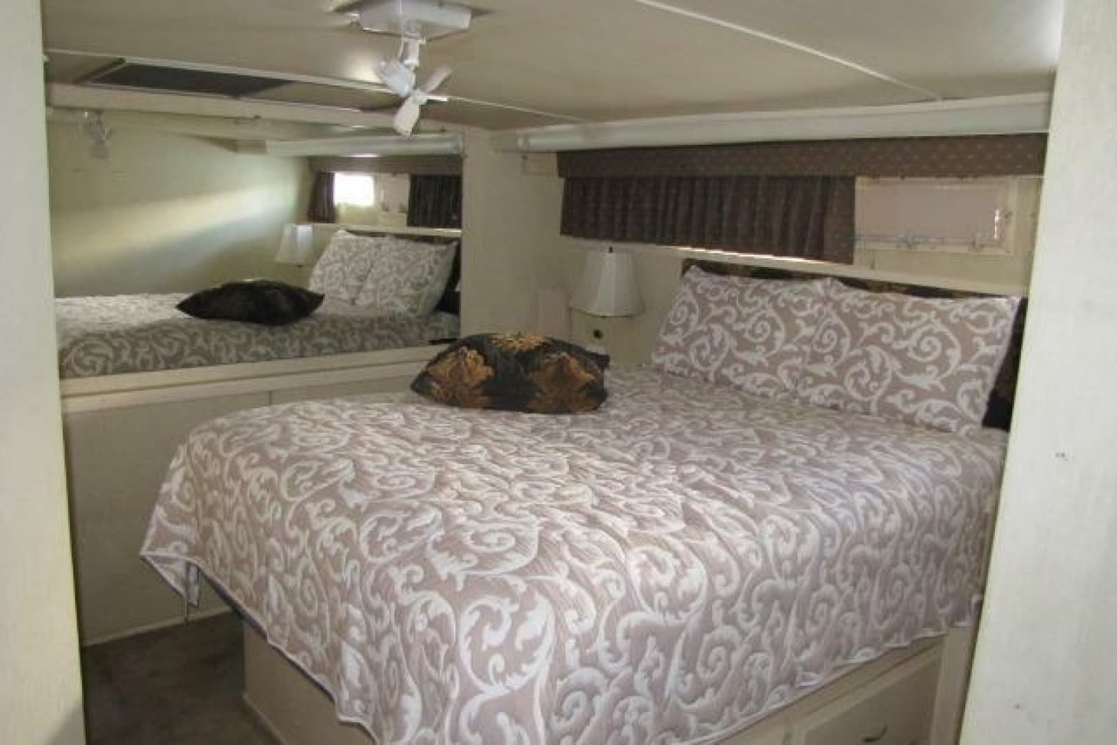 1973 Chris-Craft 55 Commander