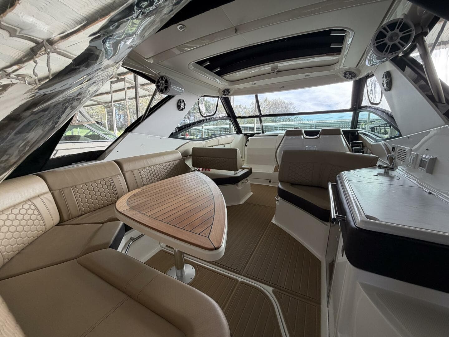 2023 Sea Ray Sundancer 320