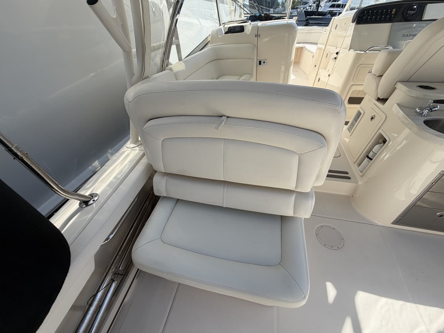 2018 Grady-White Freedom 335