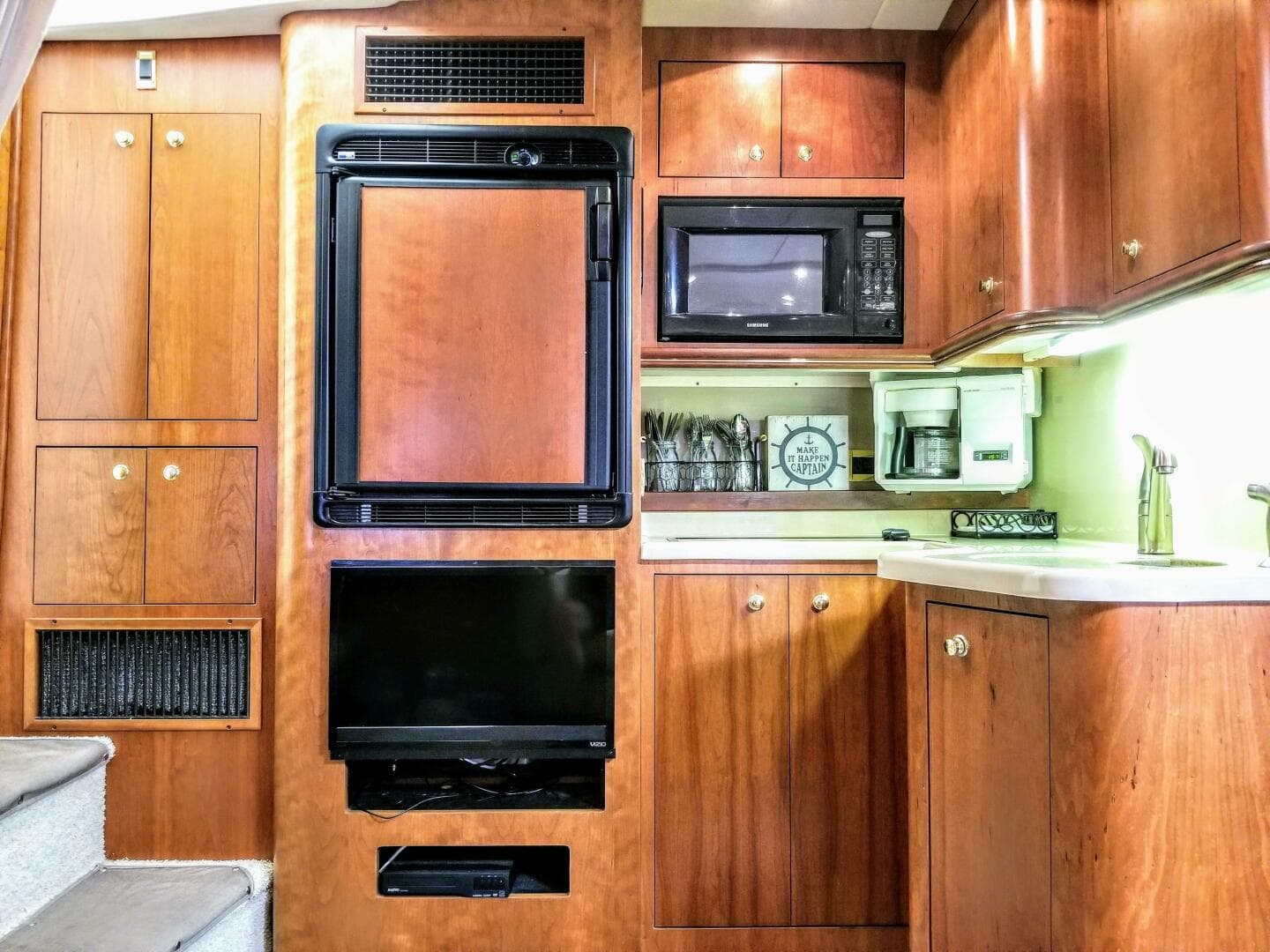 2000 Cruisers Yachts 3672 Express