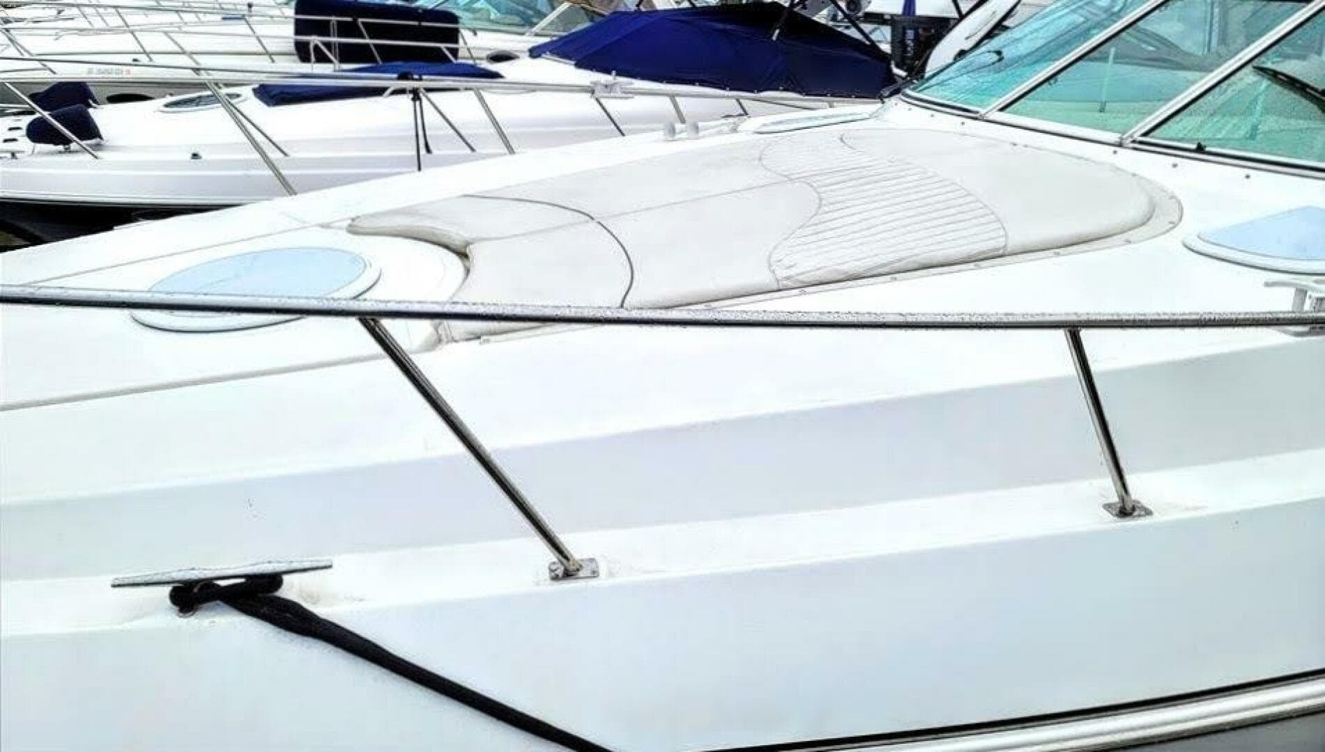 2000 Cruisers Yachts 3672 Express