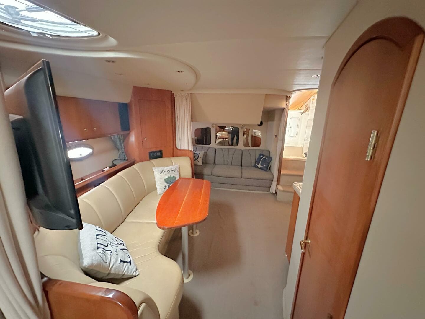 2000 Cruisers Yachts 3672 Express