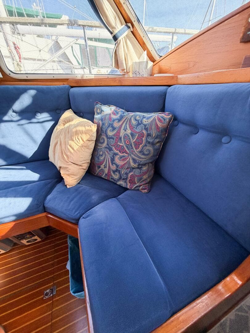 1986 Nauticat 40 Cutter Ketch Pilothouse