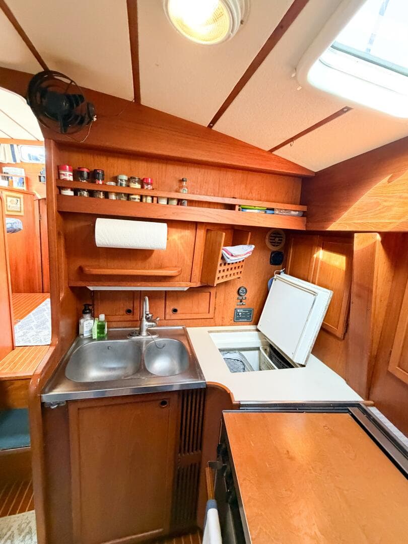 1986 Nauticat 40 Cutter Ketch Pilothouse