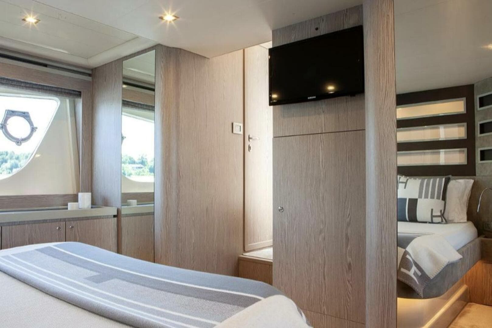 2018 Ferretti Yachts 