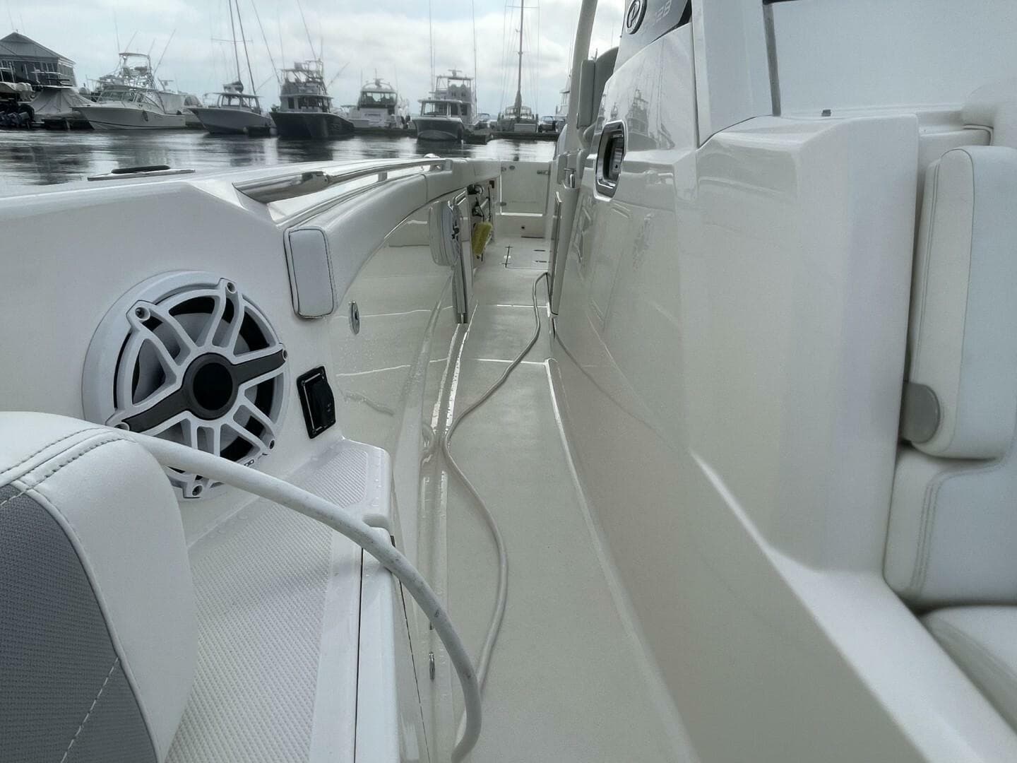 2021 Pursuit S 328 Sport