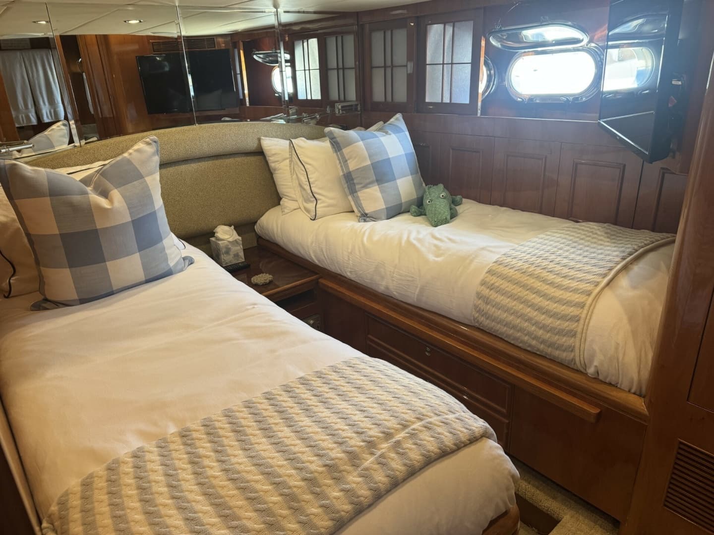 Portside Twin Cabin