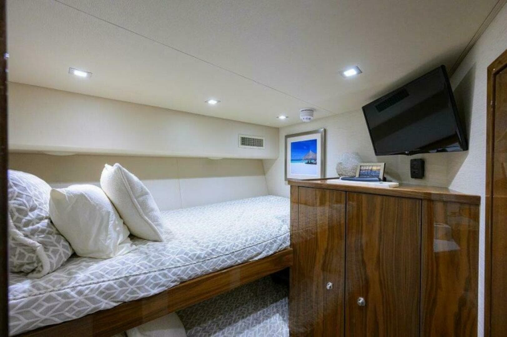 Viking 72 Knot Again - Guest Stateroom