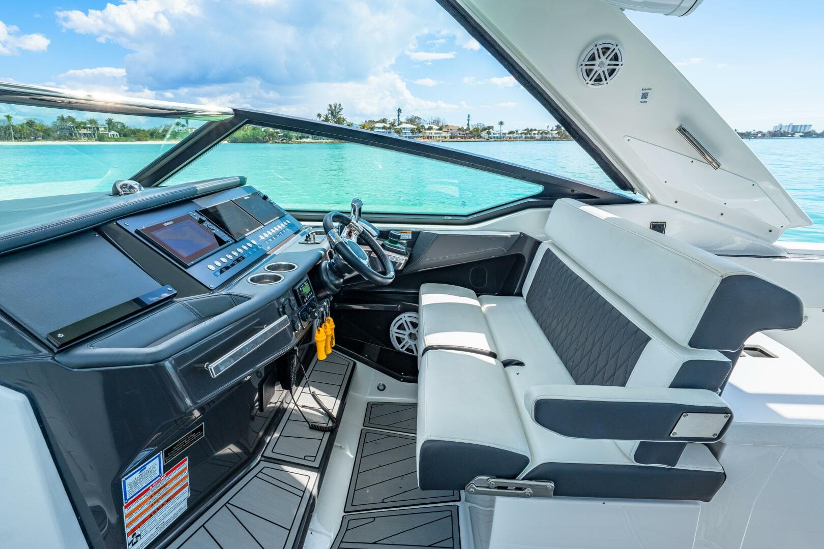 2023 Monterey 385 SS - Helm
