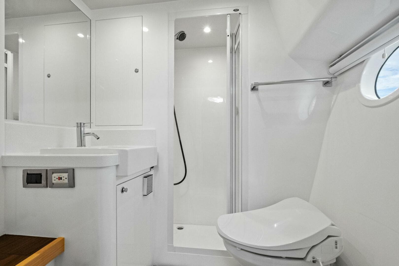 2018 Outboard Express Catamaran 47