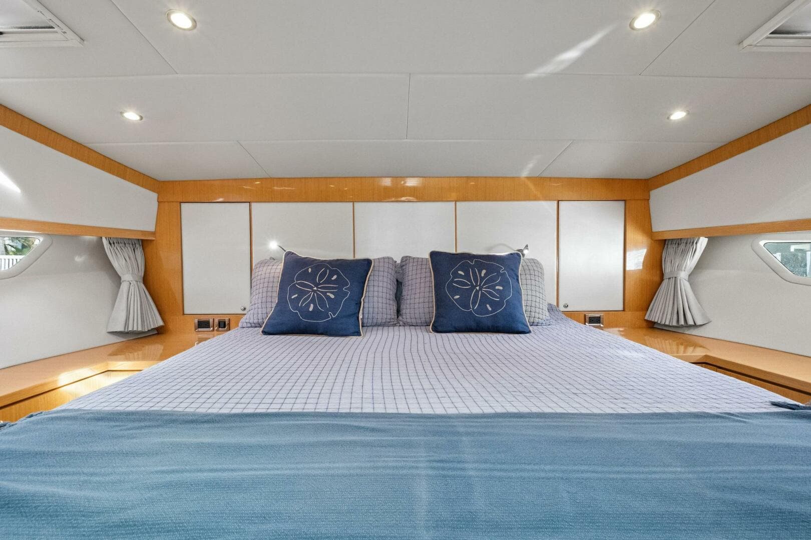 2018 Outboard Express Catamaran 47 - Stateroom