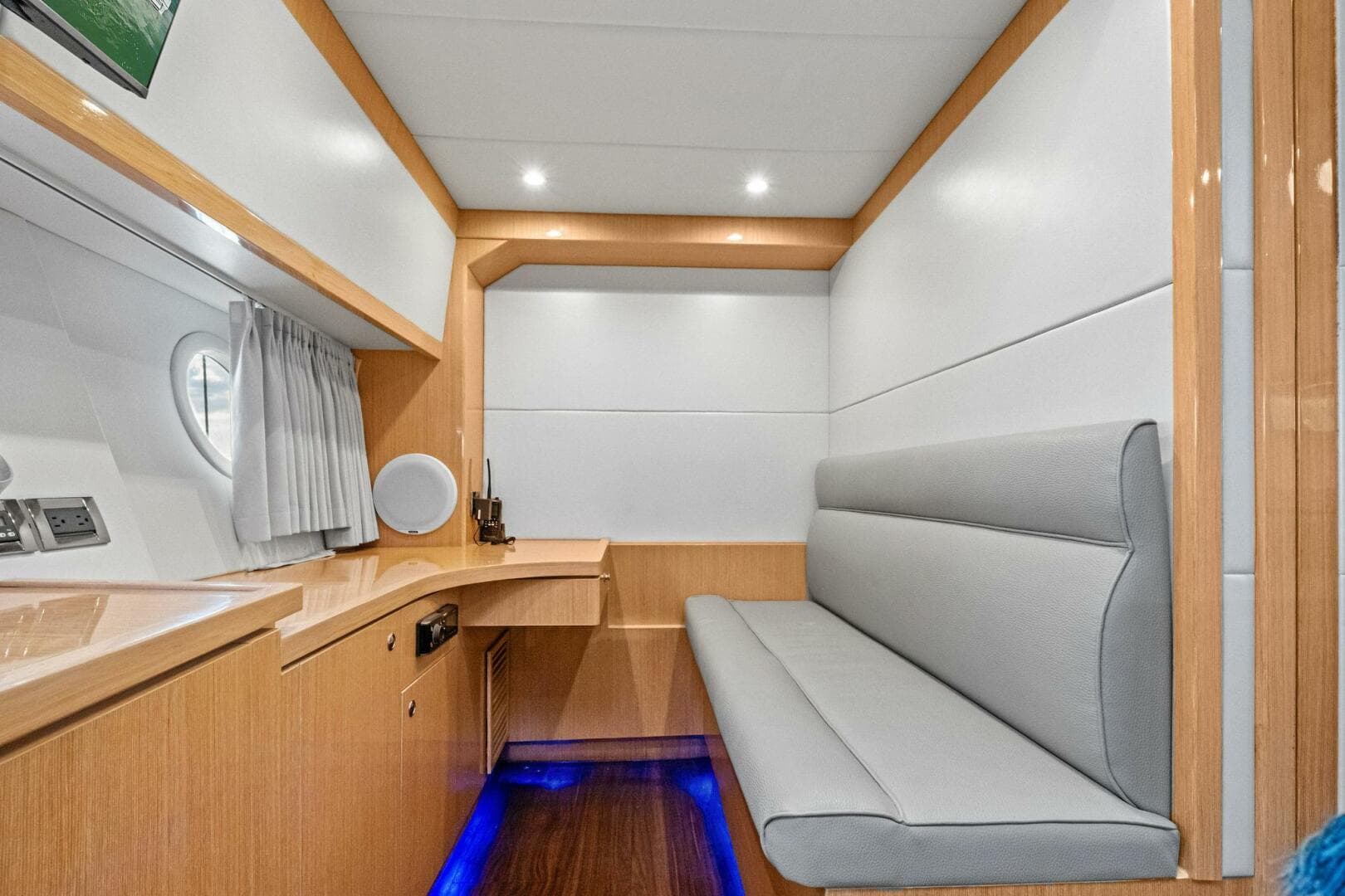 2018 Outboard Express Catamaran 47