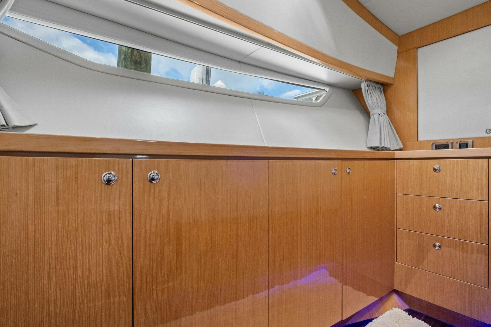 2018 Outboard Express Catamaran 47