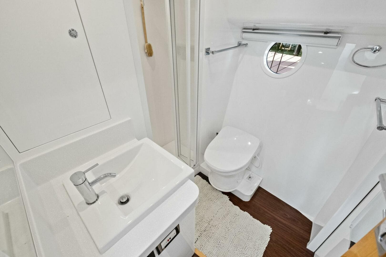 2018 Outboard Express Catamaran 47 - Head