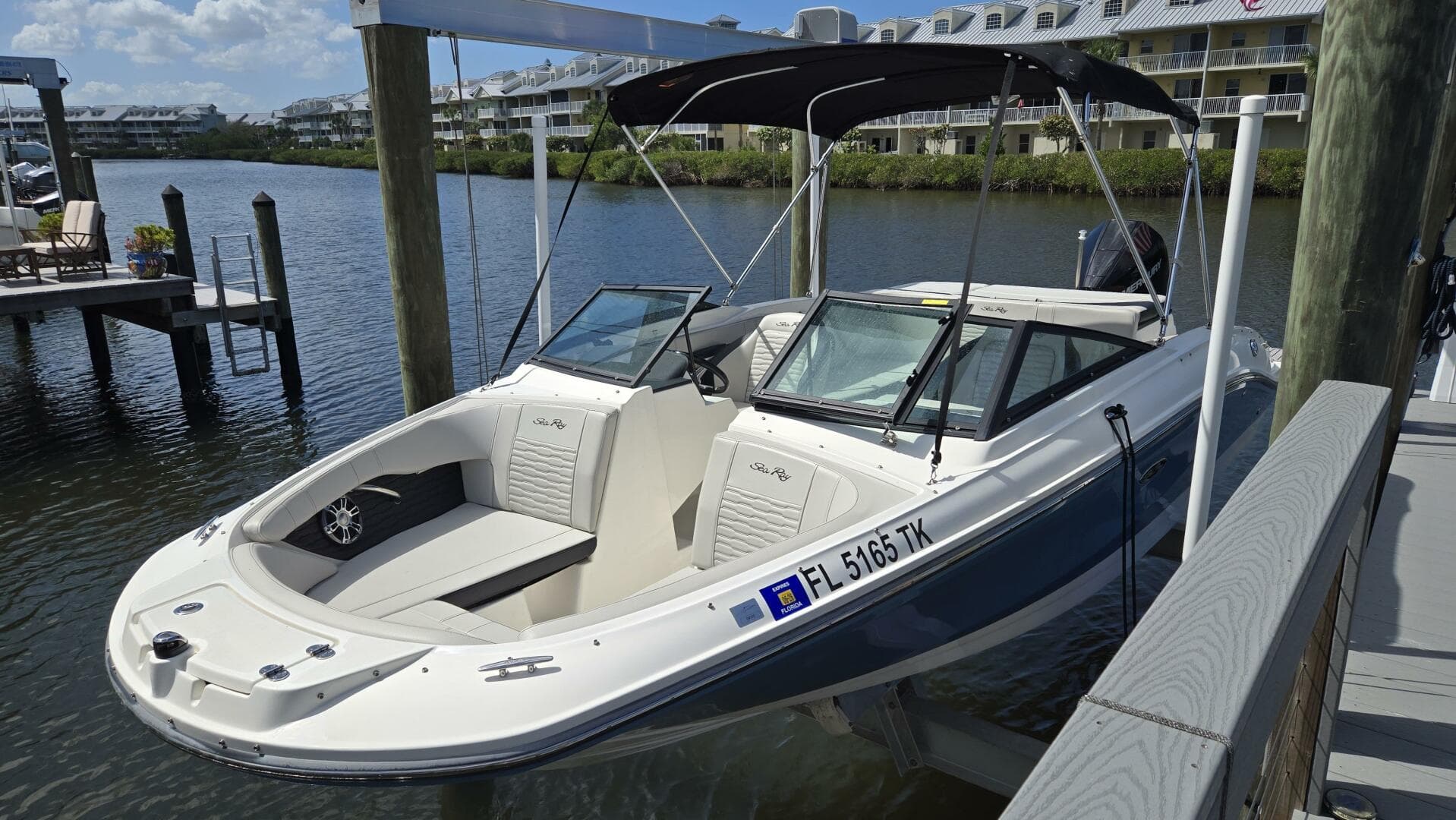 2023 Sea Ray SPX 210 OB