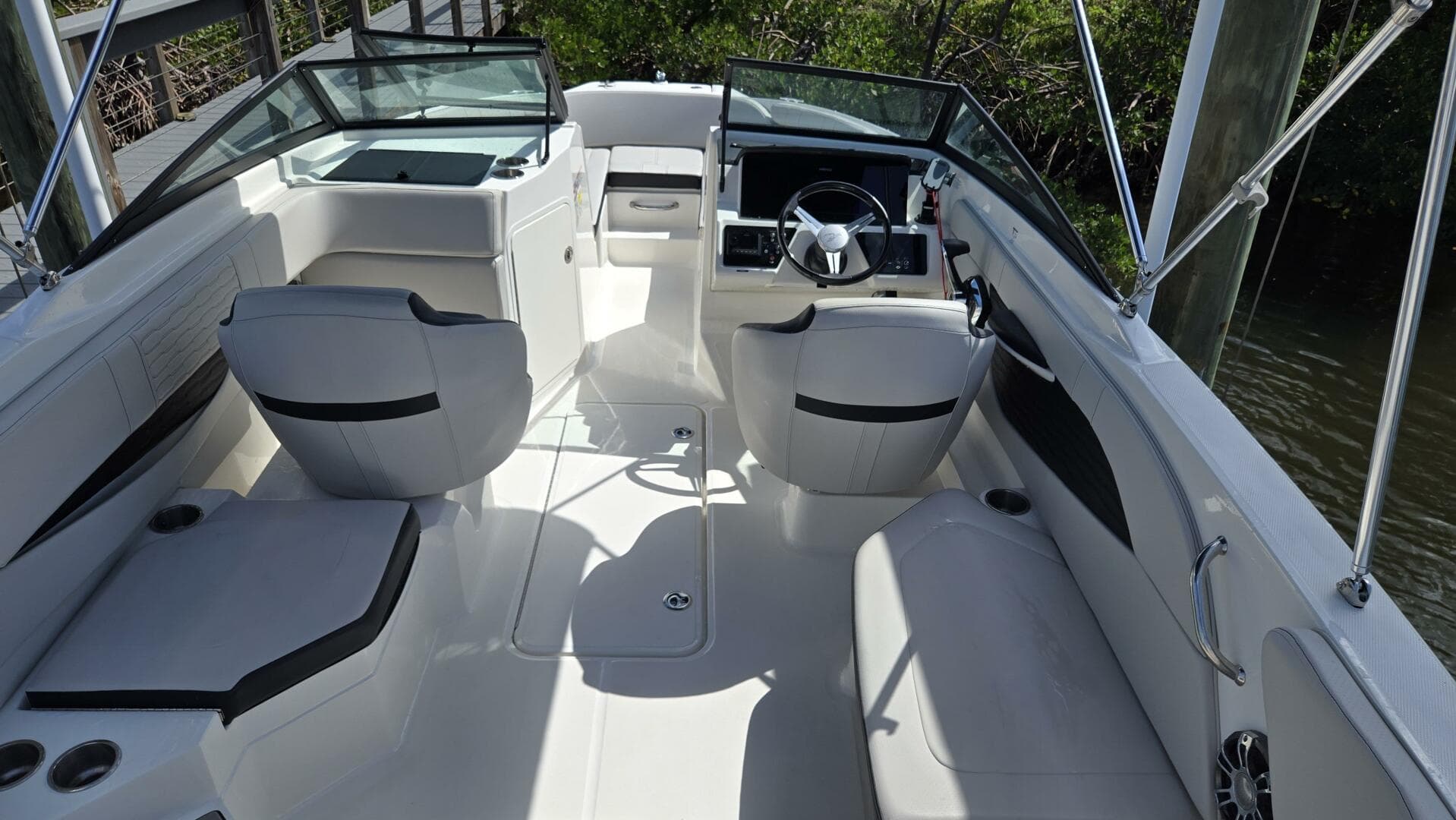 2023 Sea Ray SPX 210 OB