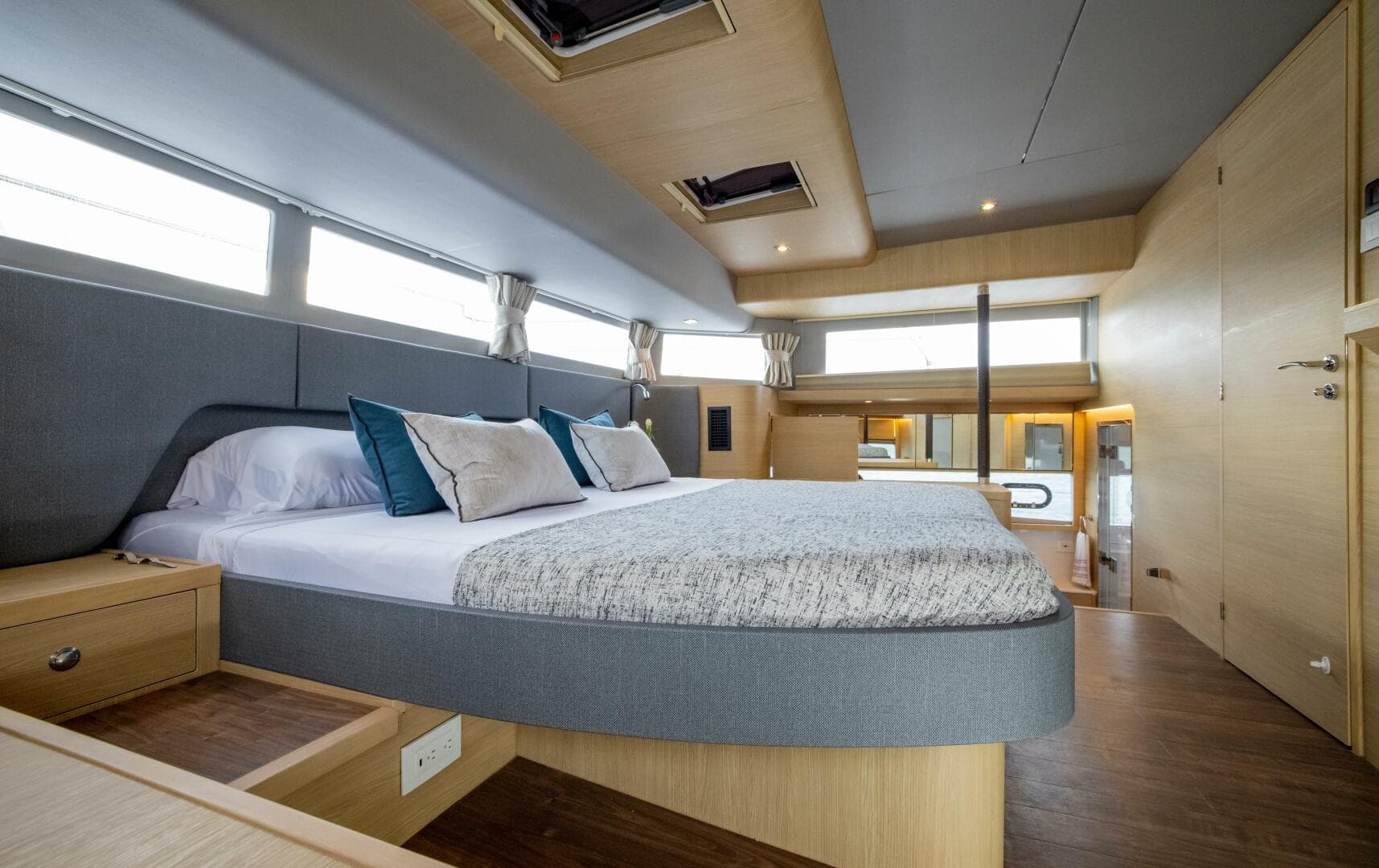 2024 Aquila 54 Yacht