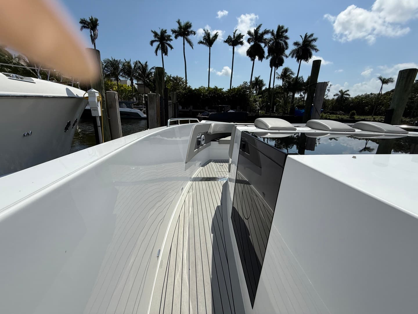 2024 Cruisers Yachts 50 GLS Outboard