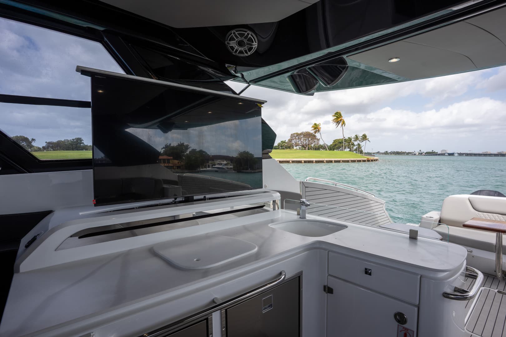 2024 Cruisers Yachts 50 GLS
