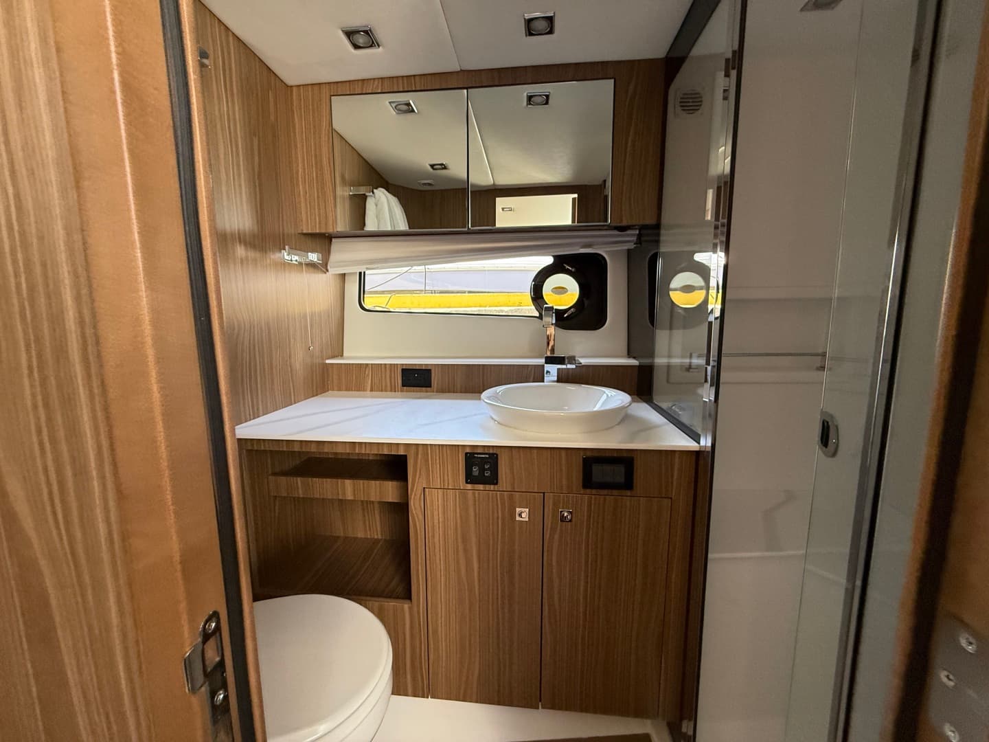 2024 Cruisers Yachts 50 GLS Outboard