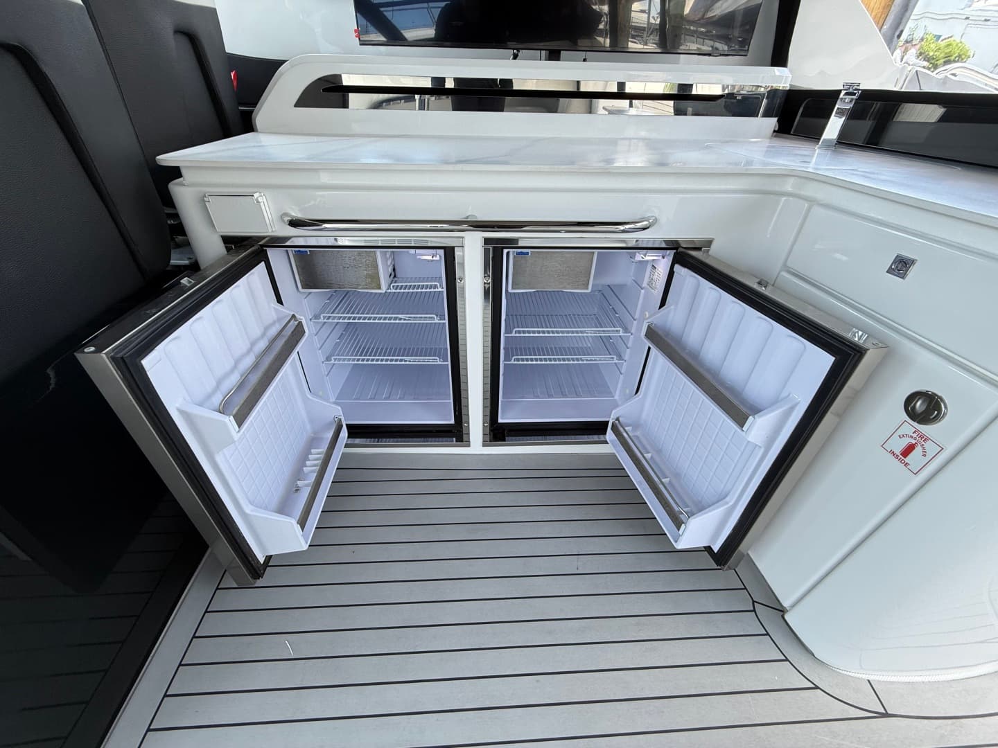 2024 Cruisers Yachts 50 GLS Outboard