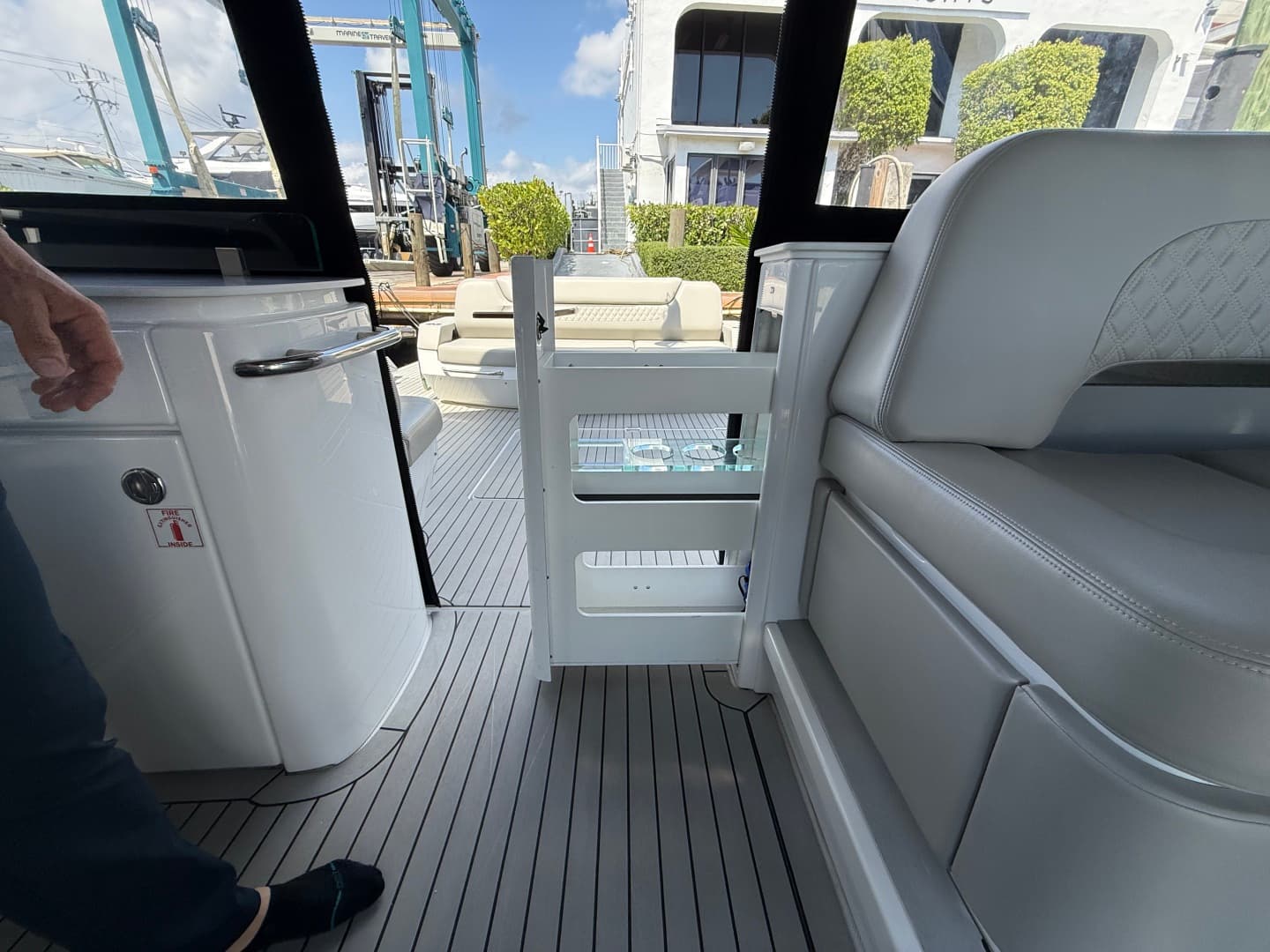 2024 Cruisers Yachts 50 GLS Outboard