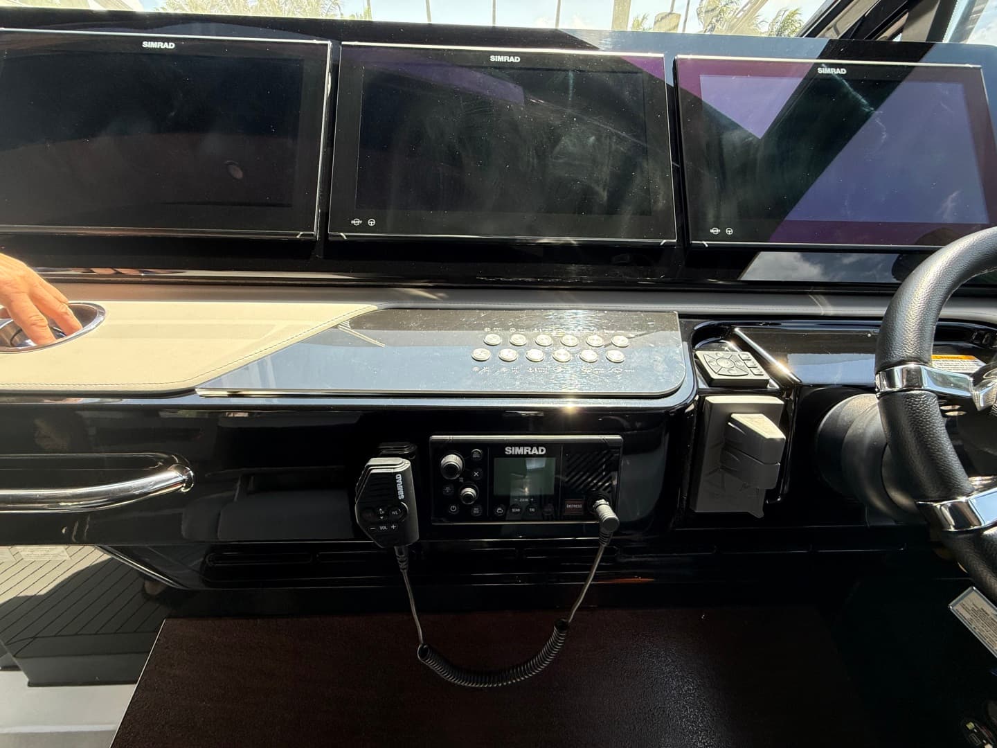 2024 Cruisers Yachts 50 GLS Outboard