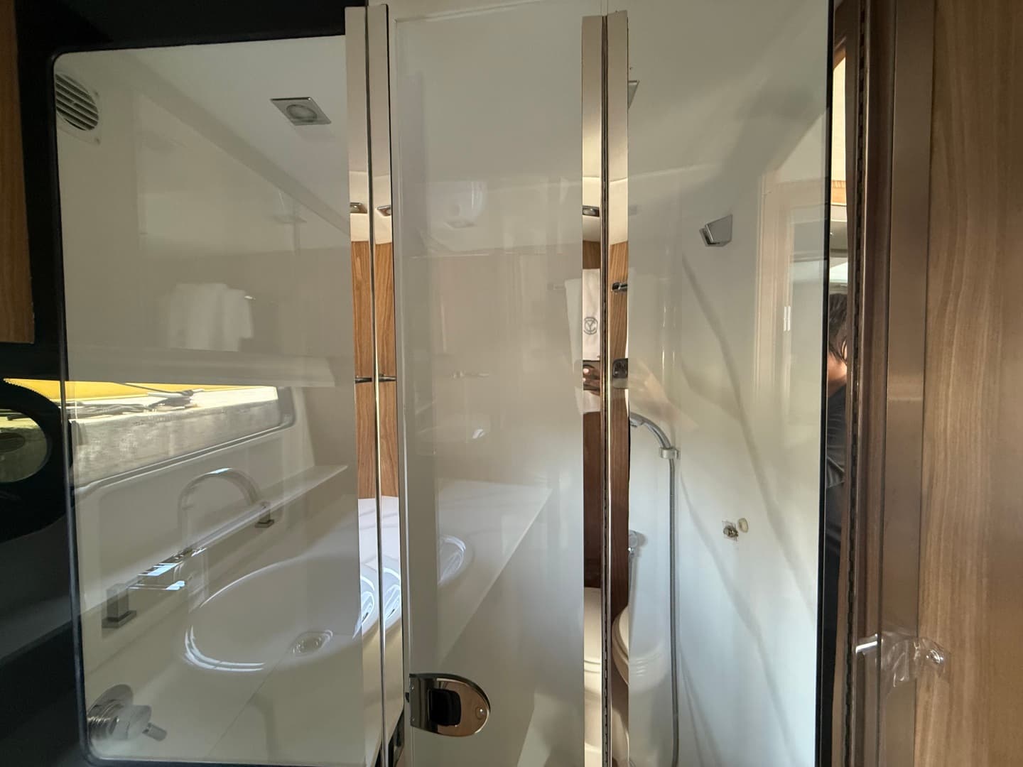 2024 Cruisers Yachts 50 GLS Outboard