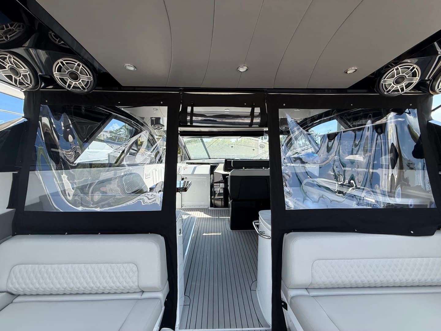 2024 Cruisers Yachts 50 GLS Outboard