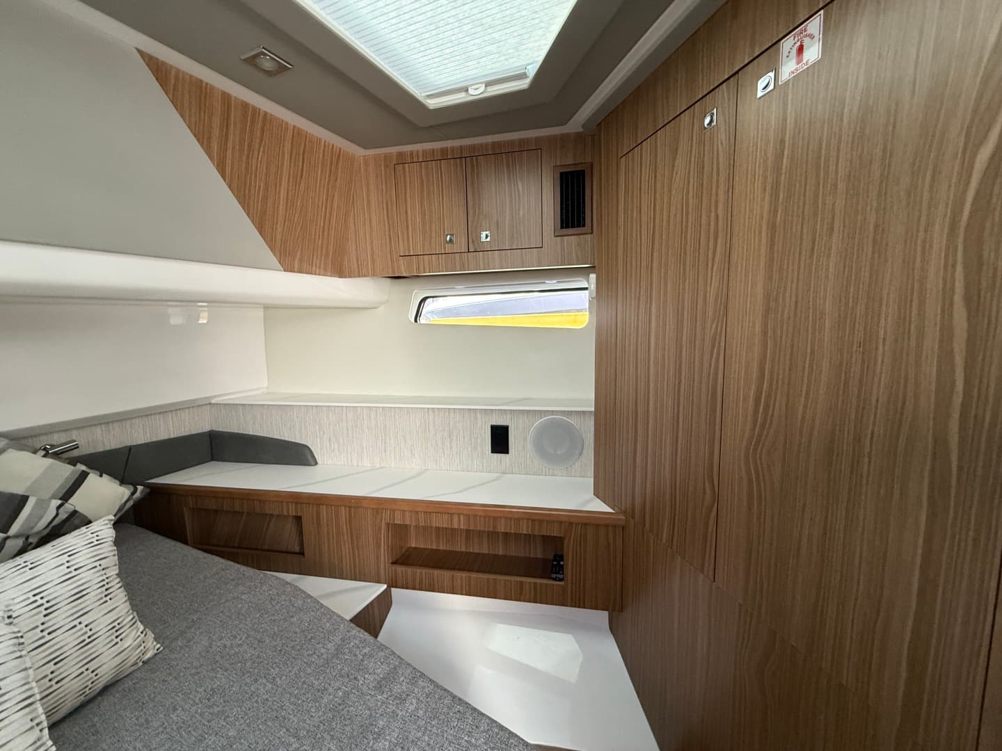 2024 Cruisers Yachts 50 GLS Outboard