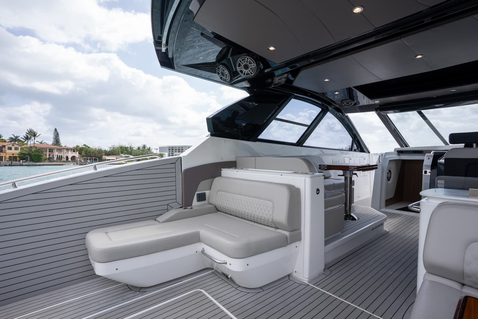 2024 Cruisers Yachts 50 GLS
