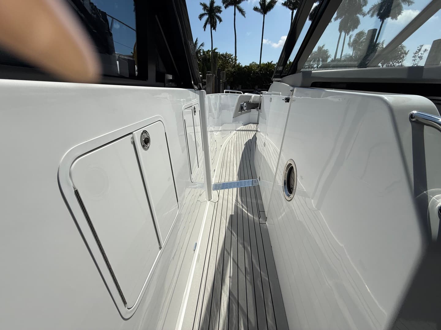 2024 Cruisers Yachts 50 GLS Outboard