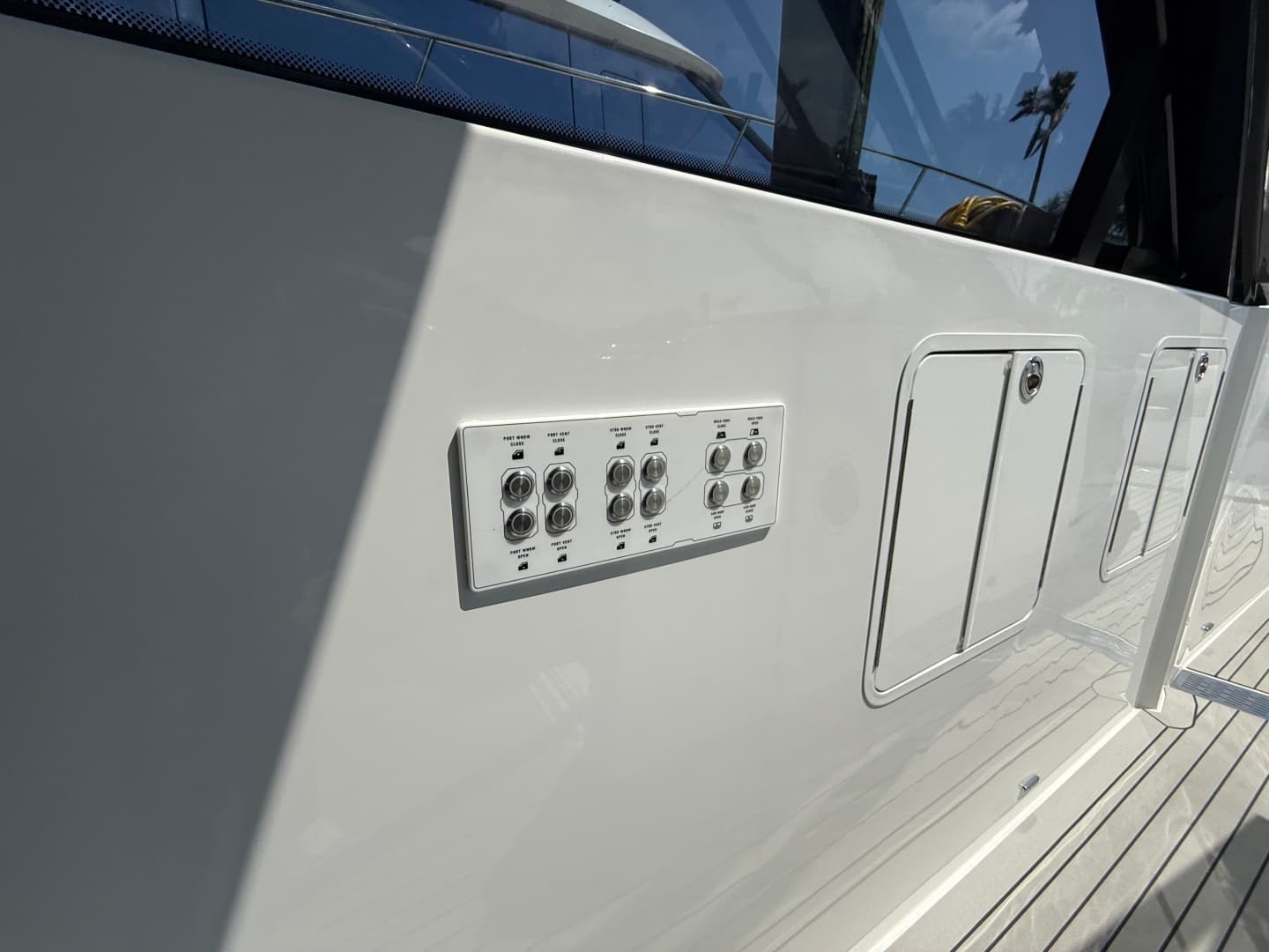 2024 Cruisers Yachts 50 GLS Outboard