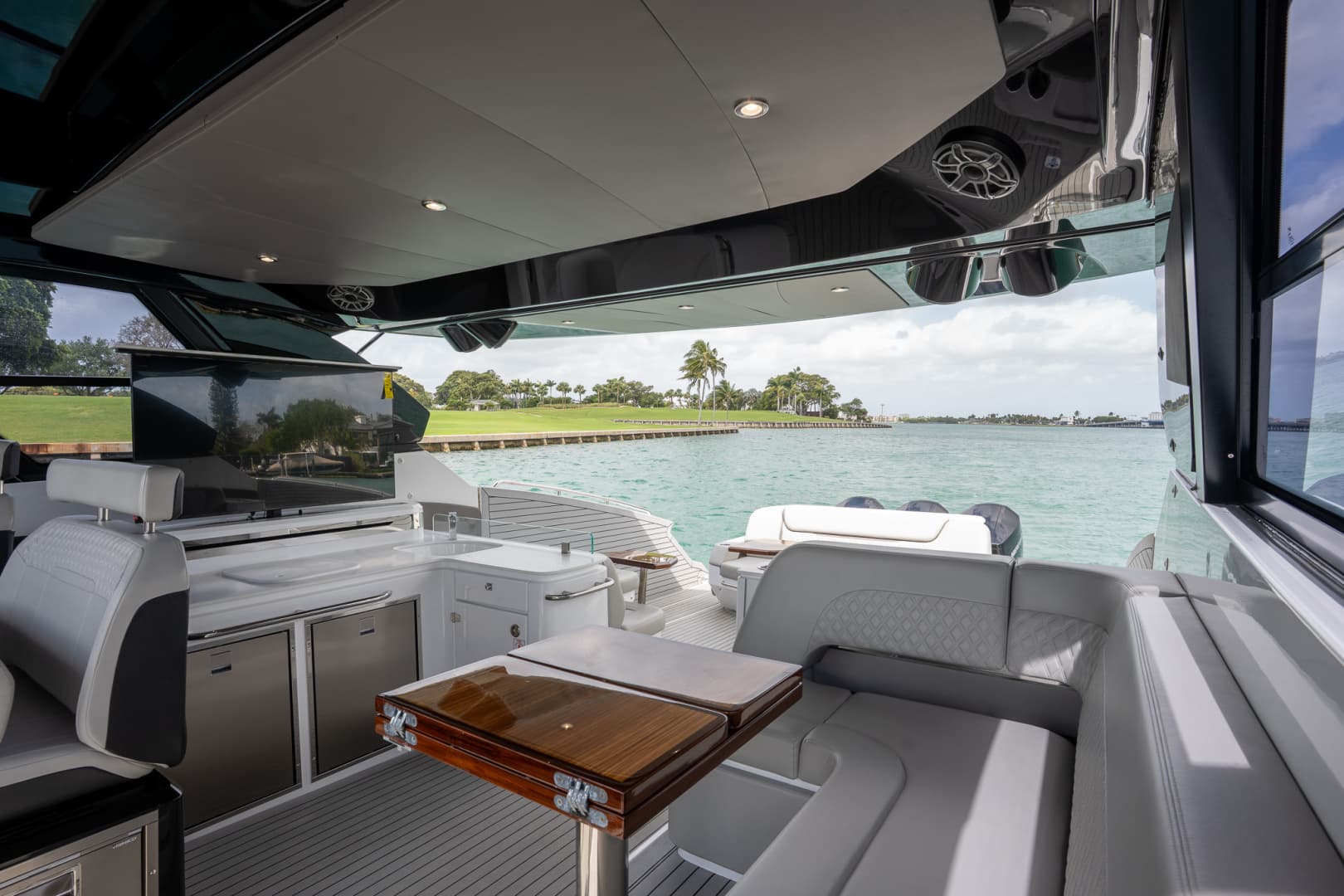 2024 Cruisers Yachts 50 GLS