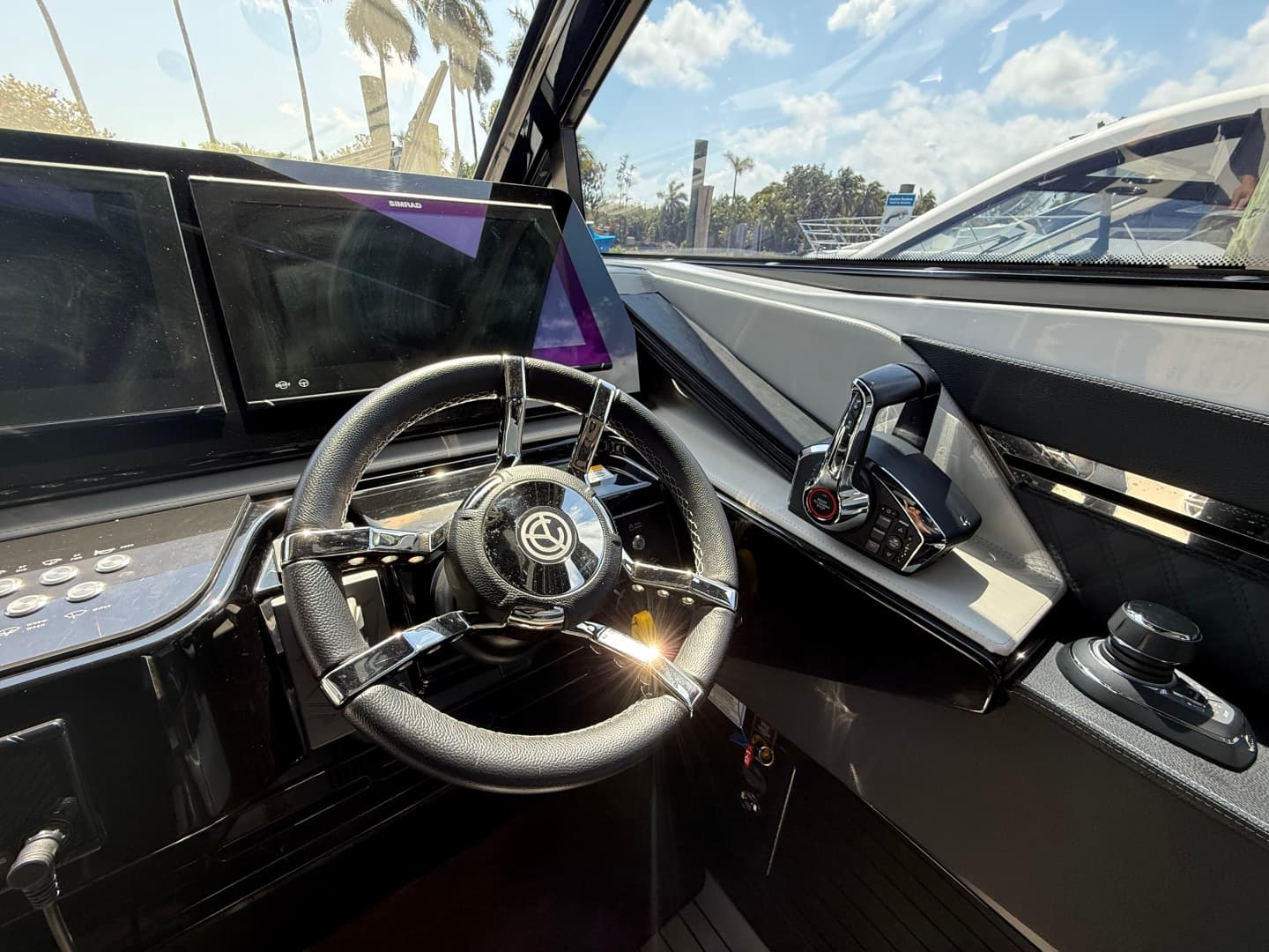 2024 Cruisers Yachts 50 GLS Outboard