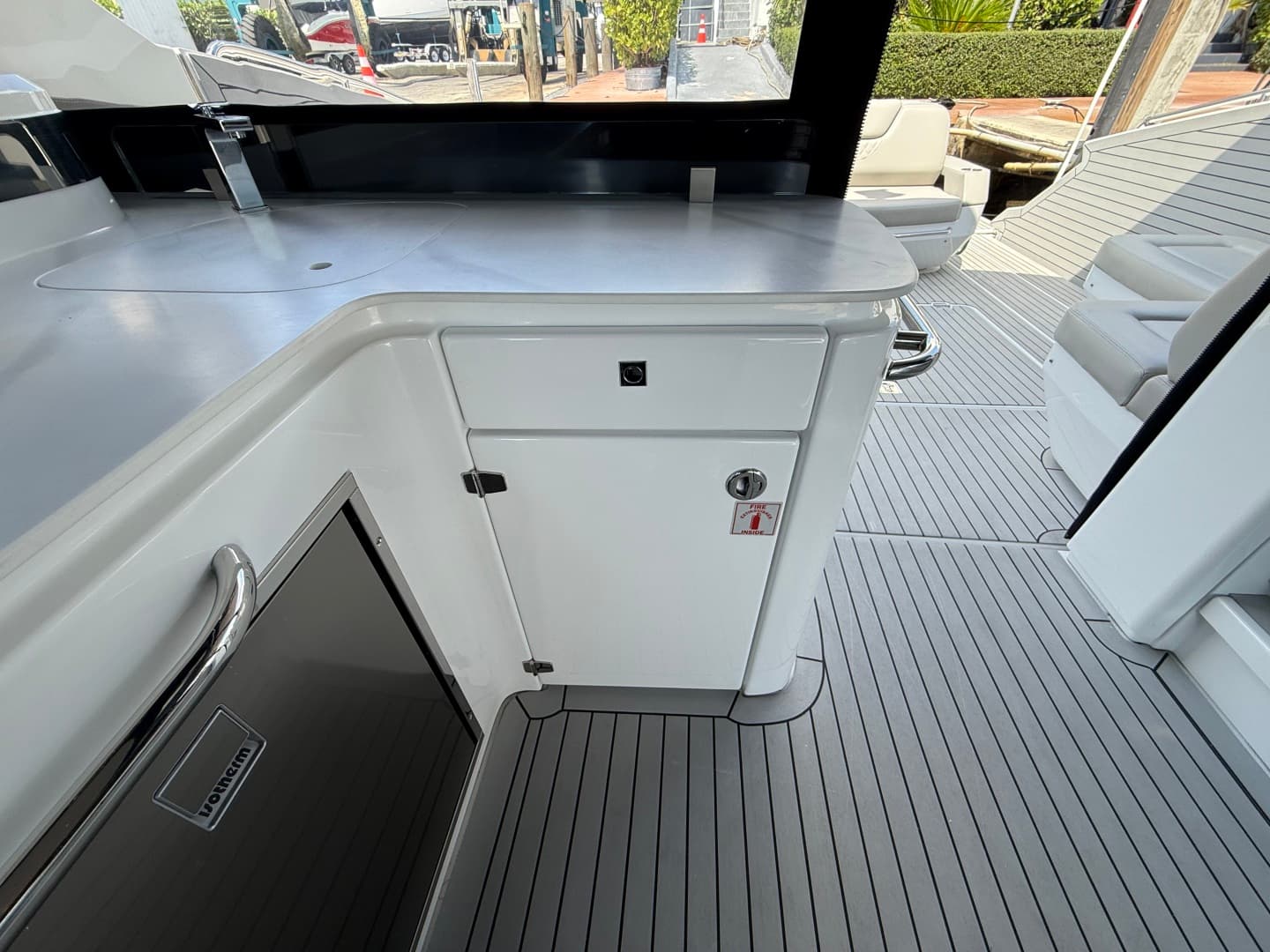 2024 Cruisers Yachts 50 GLS Outboard