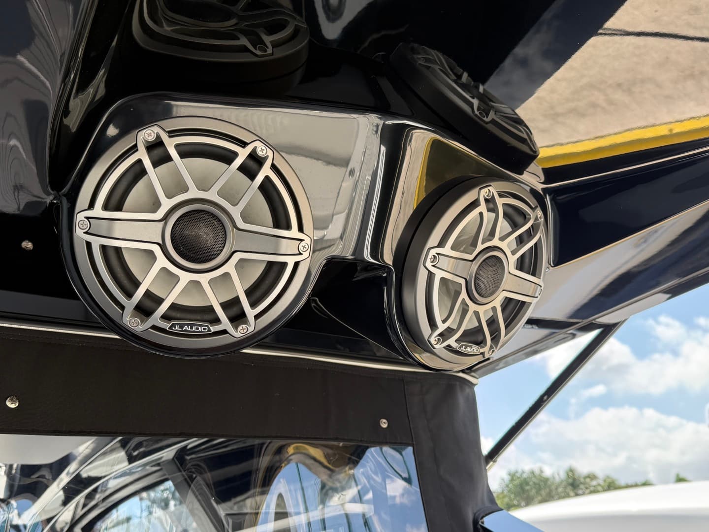 2024 Cruisers Yachts 50 GLS Outboard