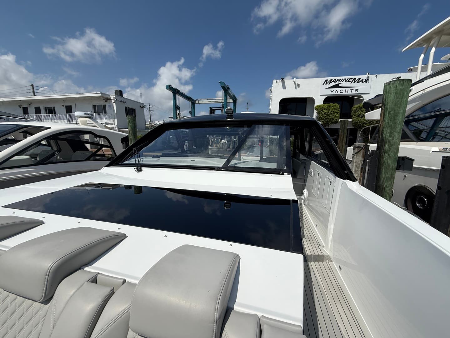 2024 Cruisers Yachts 50 GLS Outboard