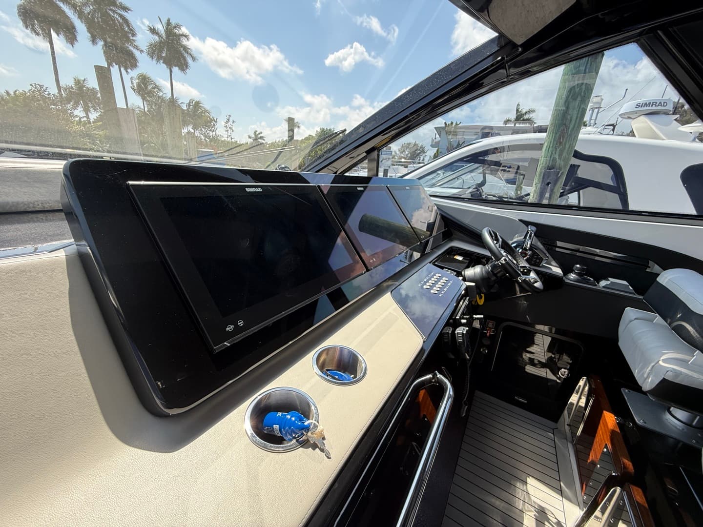 2024 Cruisers Yachts 50 GLS Outboard