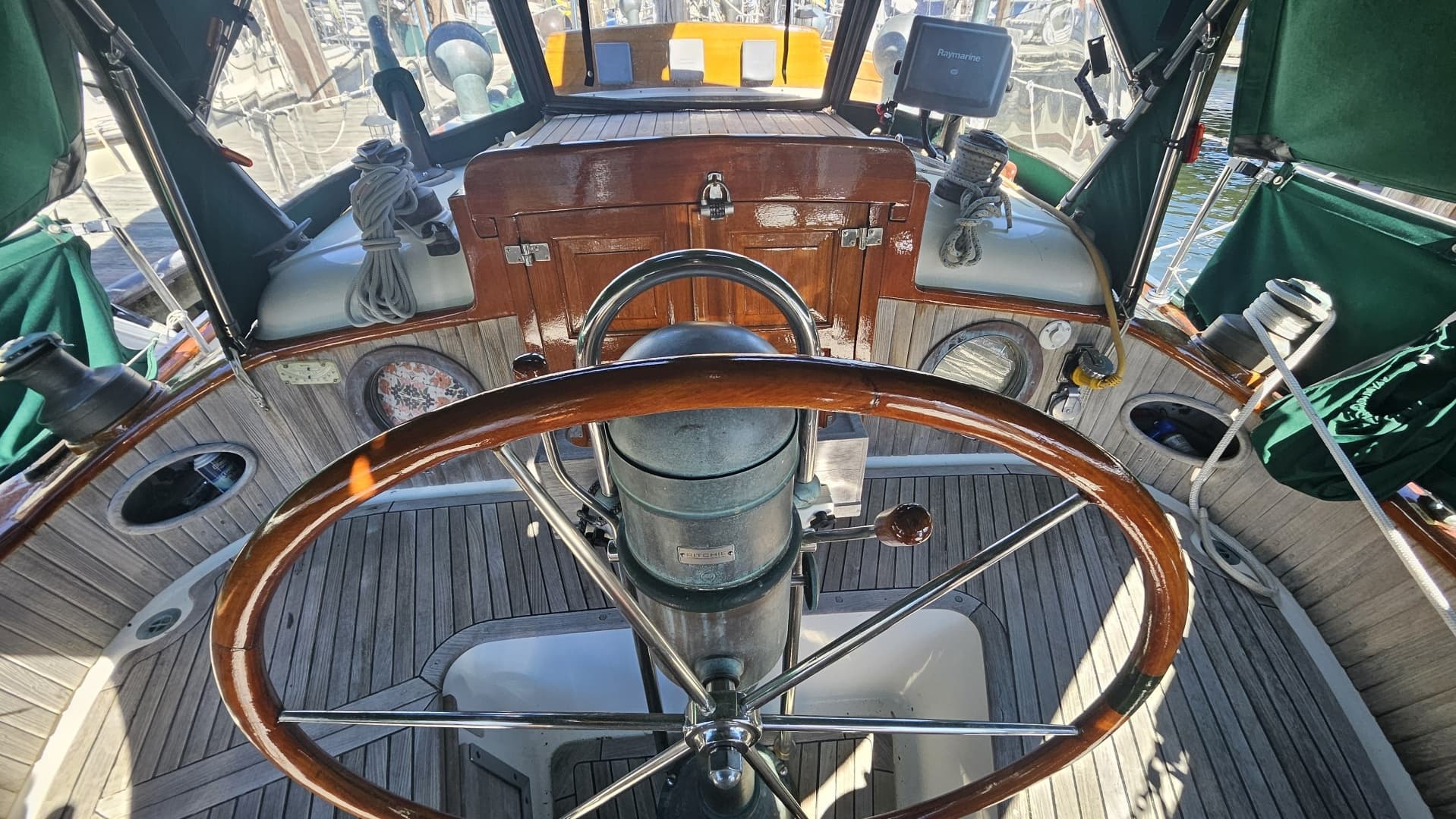 1985 Hans Christian 33T