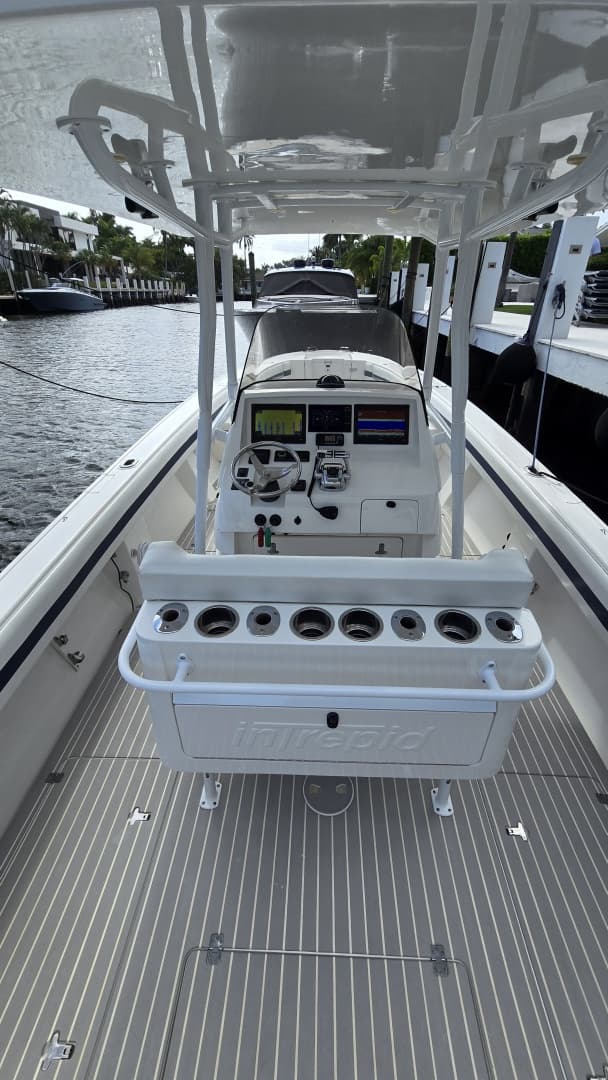 2007 Intrepid 323 Open