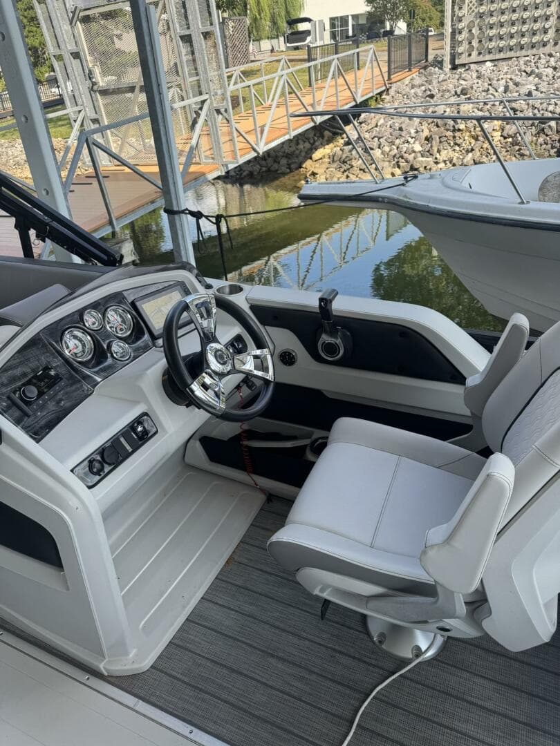 2021 Avalon 2485 ENTERTAINER