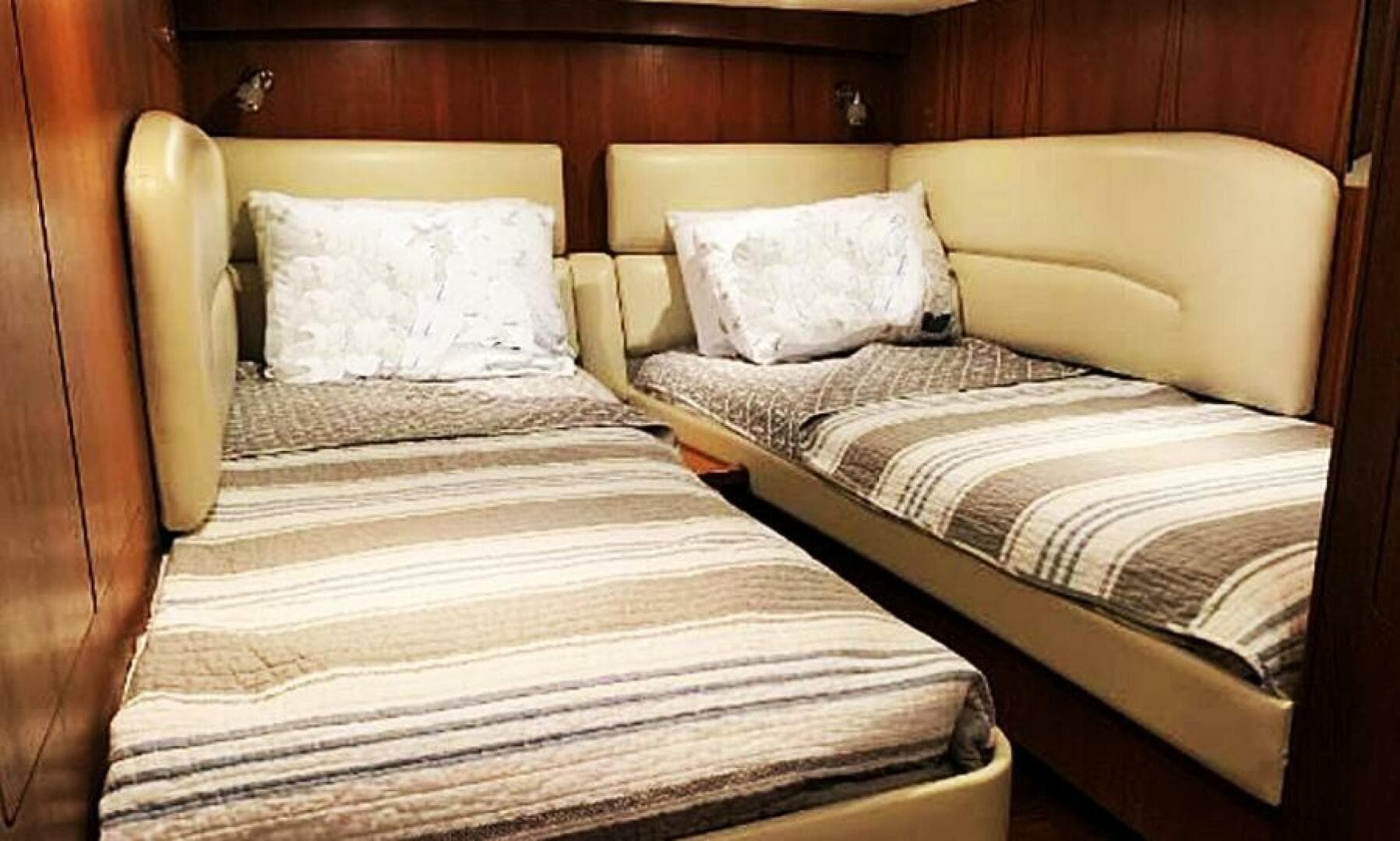 2009 Tiara Yachts Sovran 4300