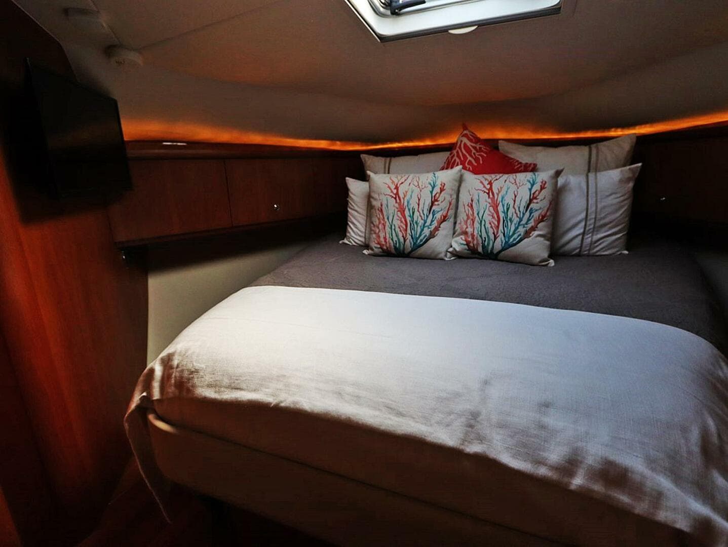 2009 Tiara Yachts Sovran 4300