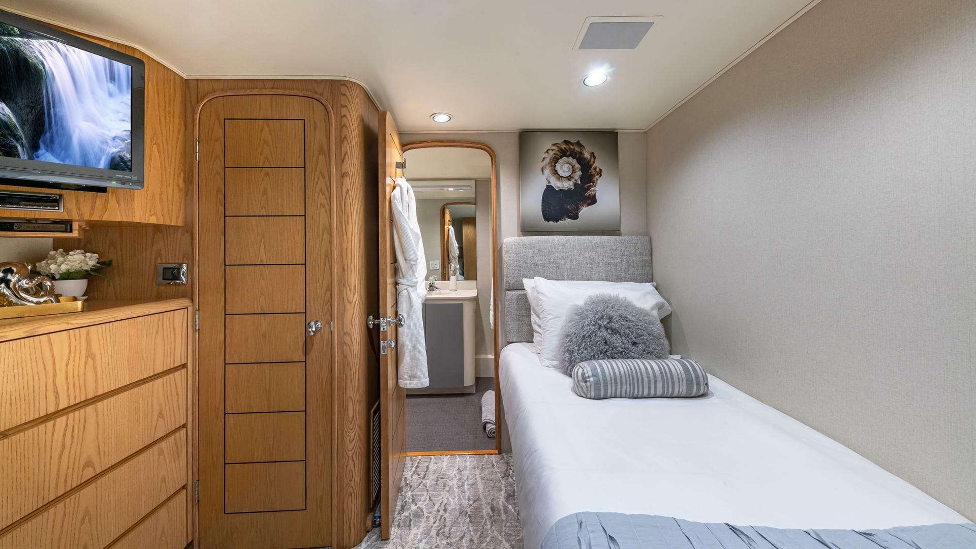 1997 Broward Raised Pilothouse