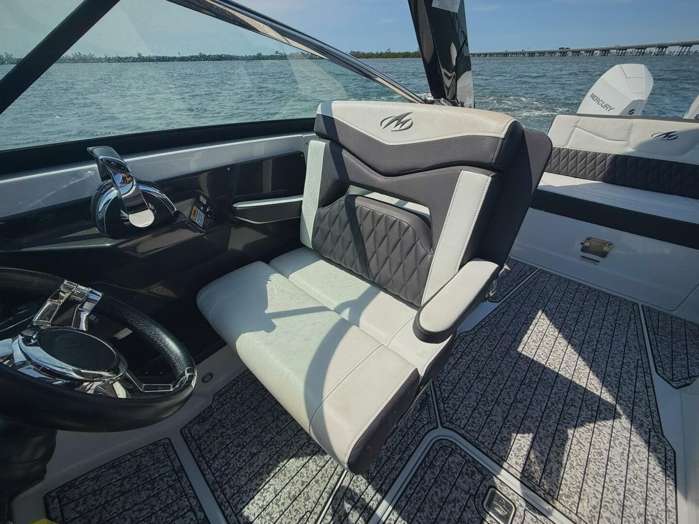 2020 Monterey 29 305SSD