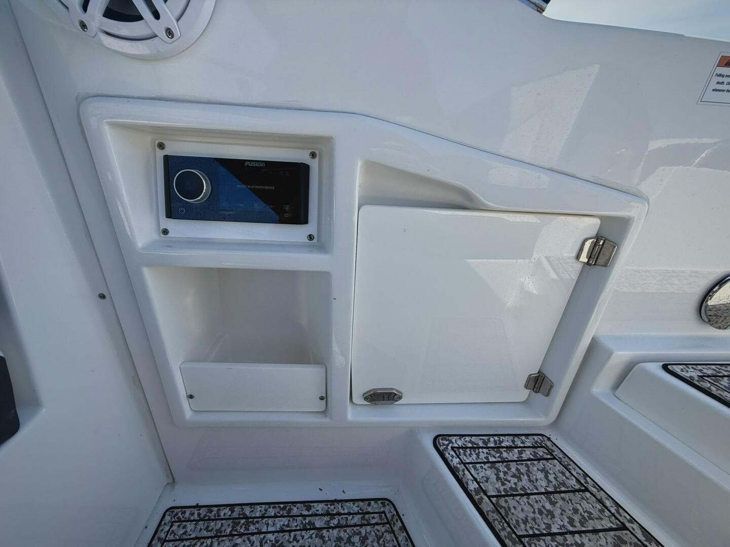 2020 Monterey 29 305SSD