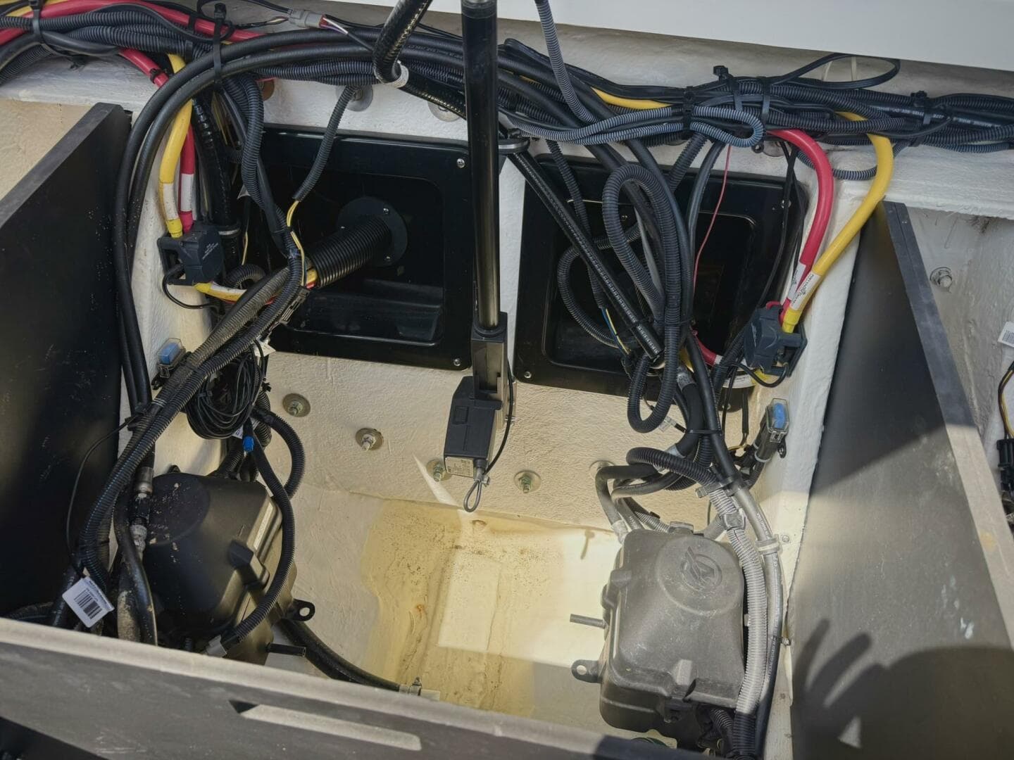 2020 Monterey 29 305SSD