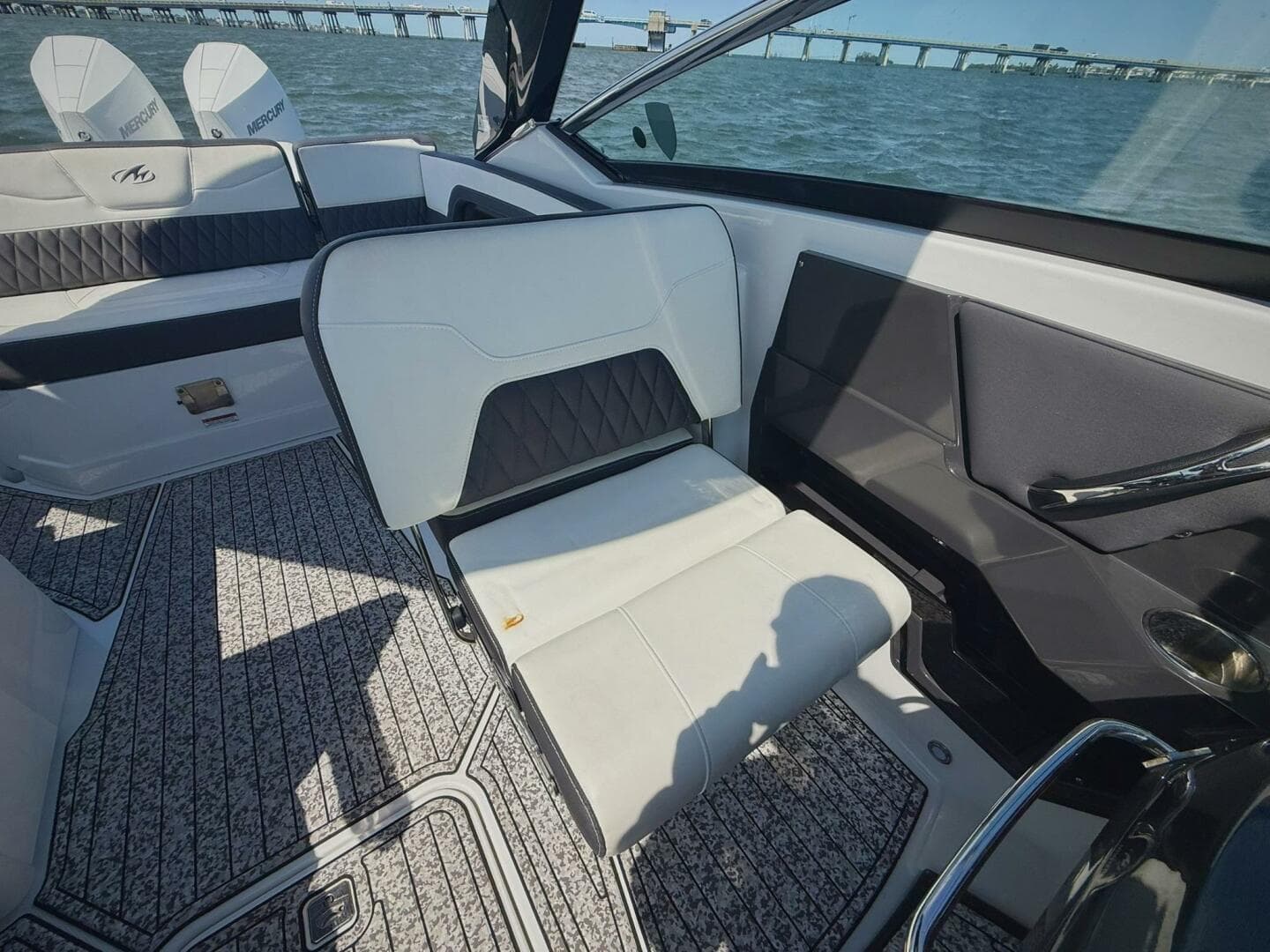 2020 Monterey 29 305SSD